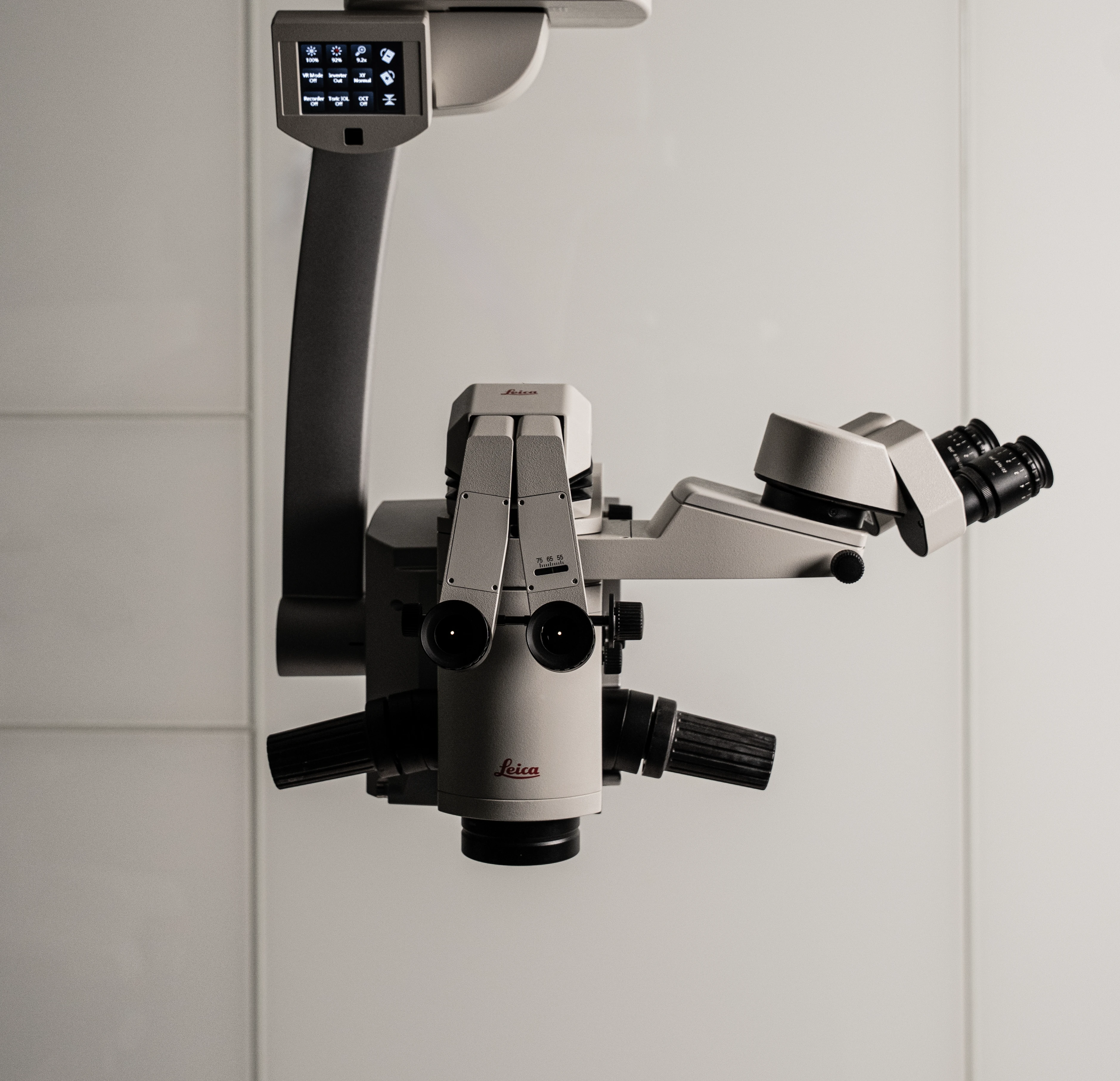 Surgical microscope for lacrimal duct procedures