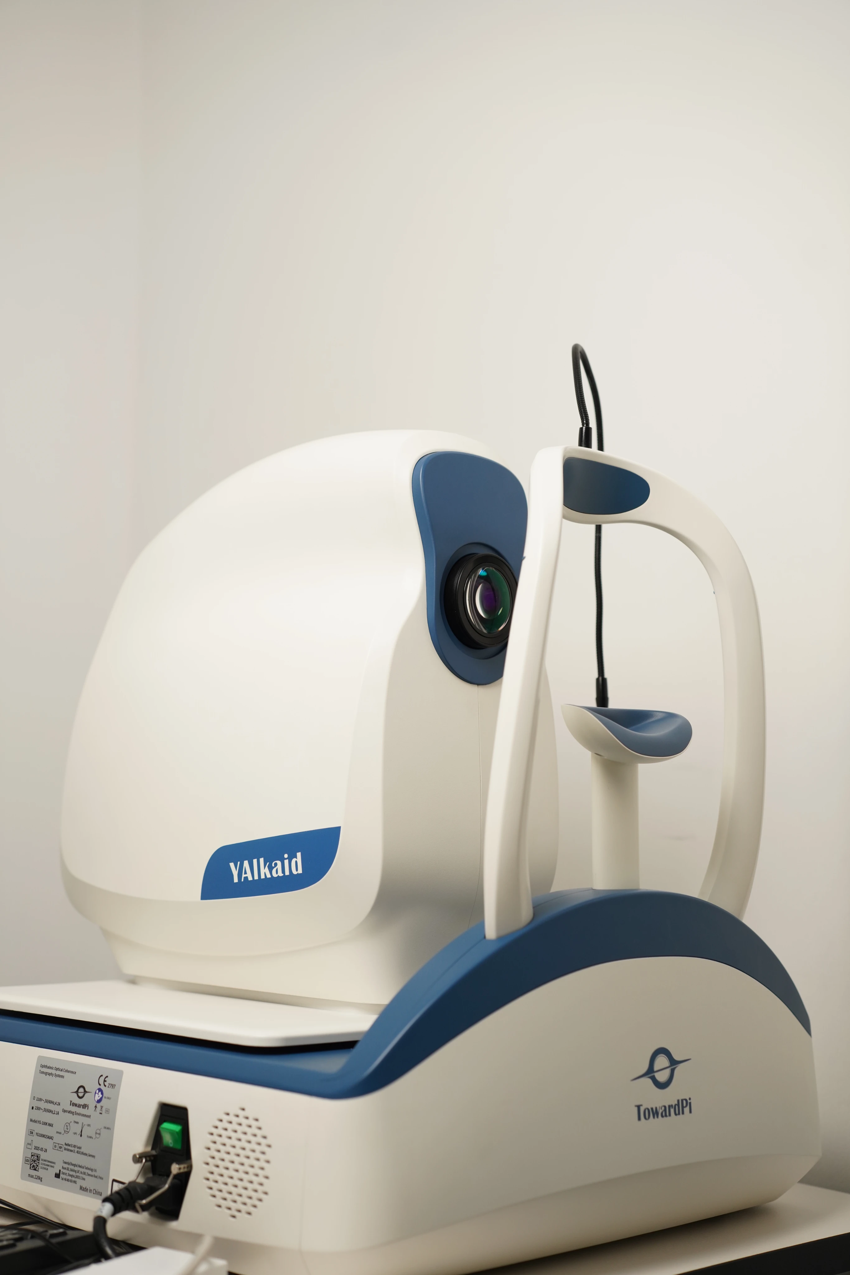Vitrectomy lens viewing system for retinal surgery