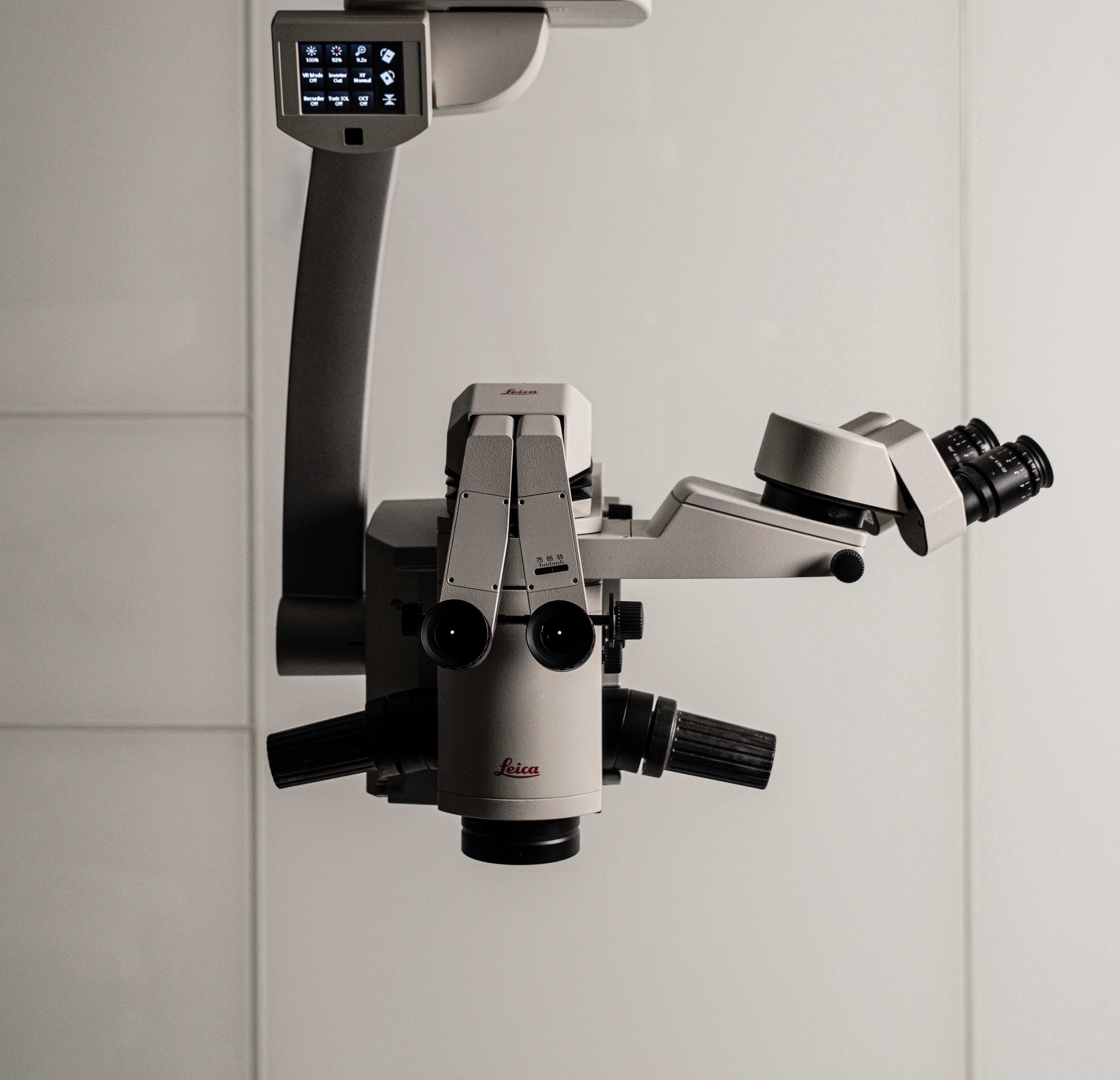Surgical microscope for lacrimal duct procedures